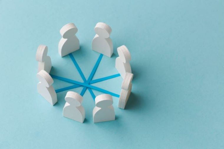 Figurer netværk blå baggrund